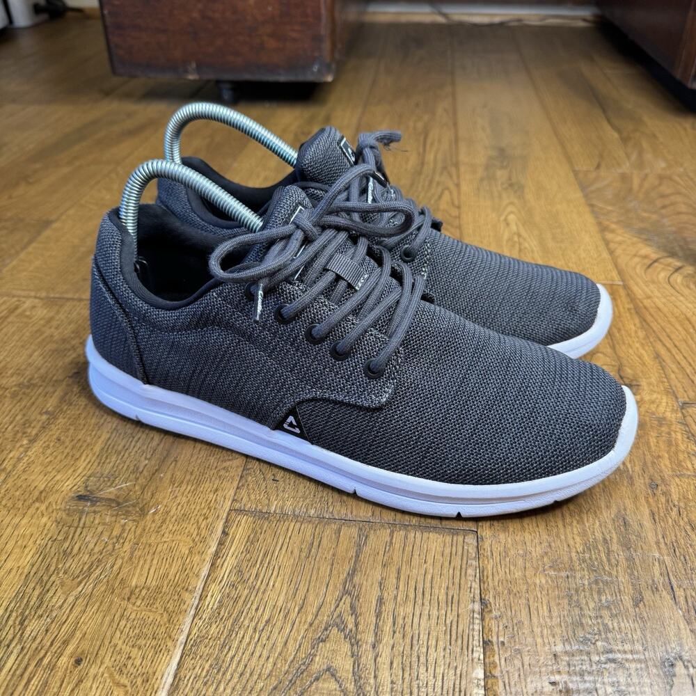 Cuater Travis Mathew Mens Size 10.5 Shoes Gray White Comfort Casual Sneakers